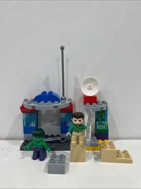 LEGO DUPLO Adventures Hulk and Sandman Mini Figure Set